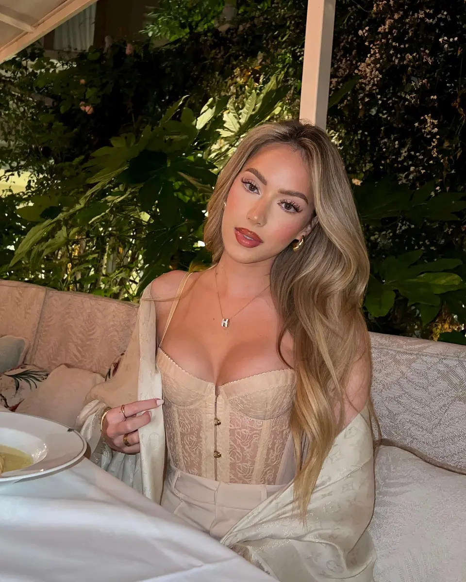 Фейда эскорт в городе Астана