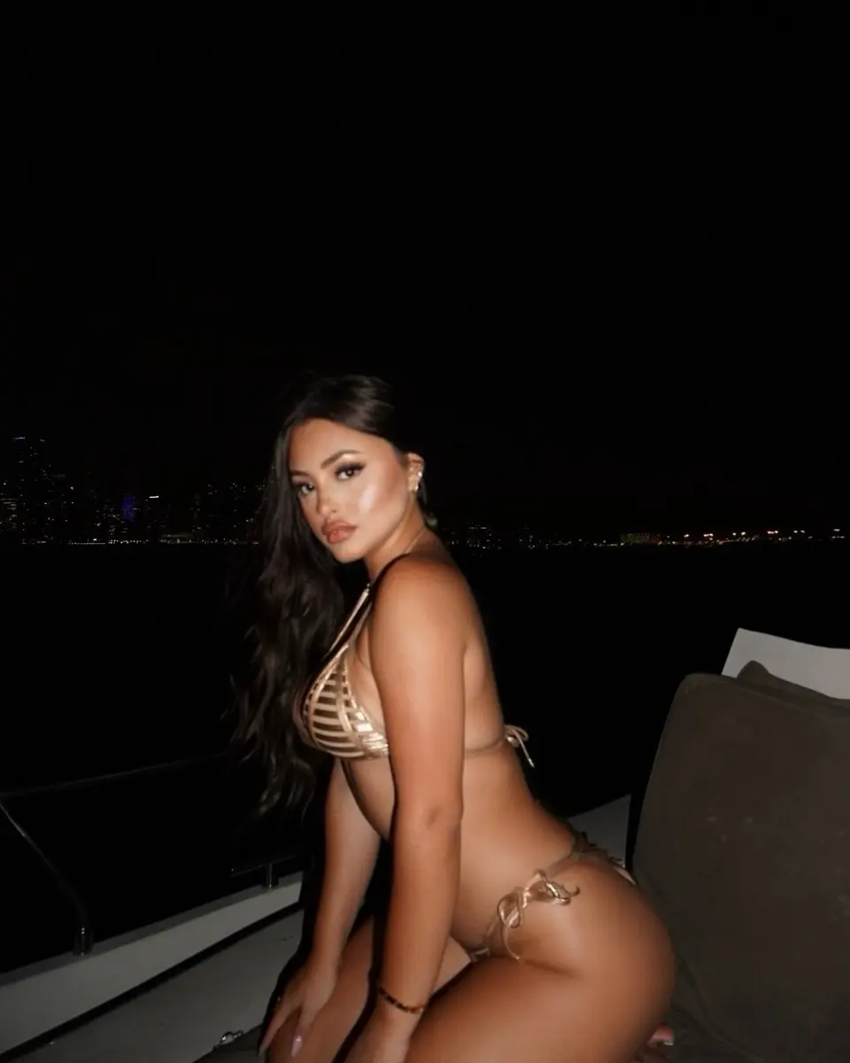 Нинани эскорт в городе Астана